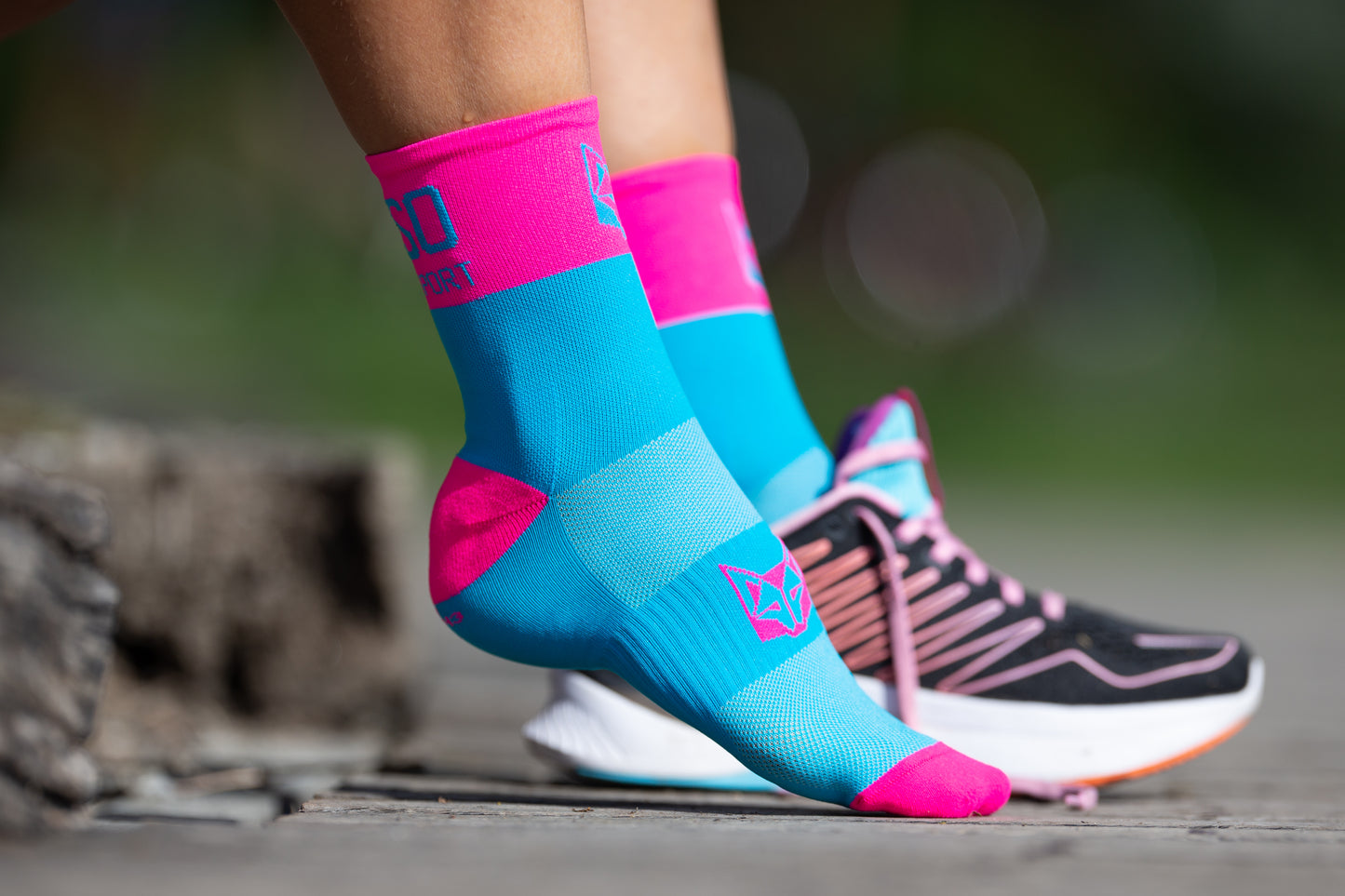 Multisport Socks Medium Cut - Light Blue / Fluorescent Pink