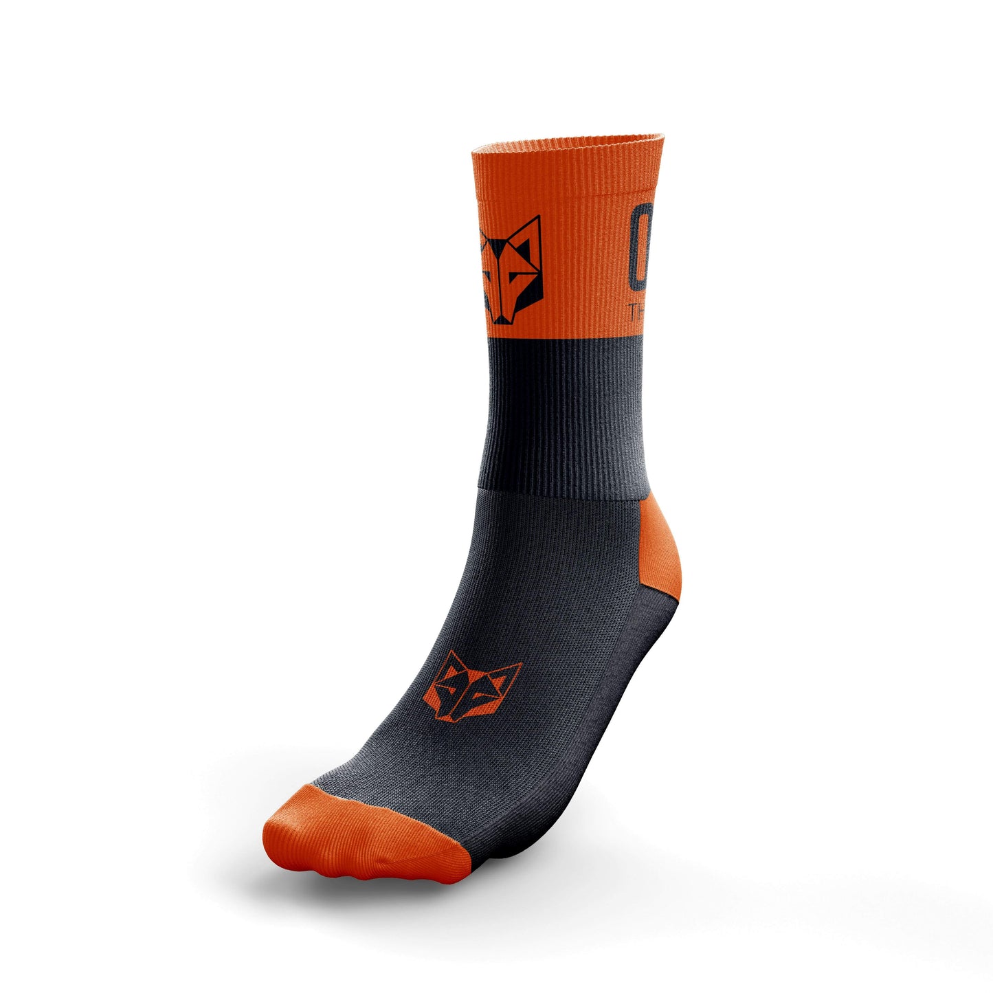 Calcetines de media altura de la marca Otso de color naranja y negro. Foto trasera