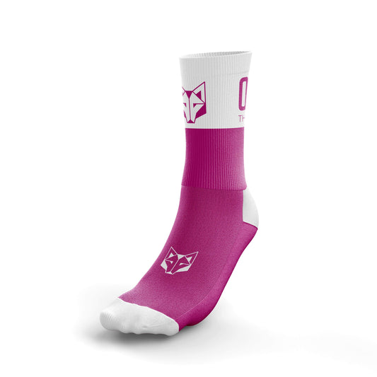 Calcetines de media altura de la marca Otso de color rosa y blanco. Foto frontal
